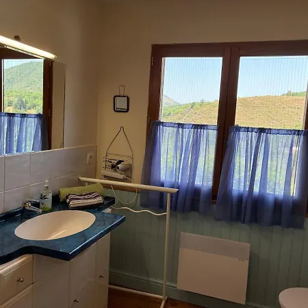 Vacation With Pool * Quillan