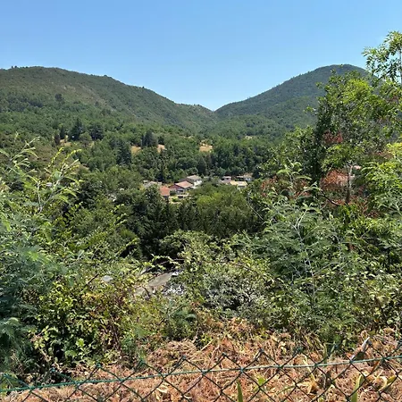 Vacation With Pool * Quillan